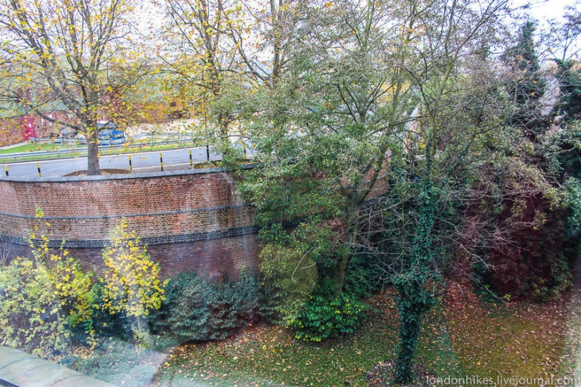 How do students live in London
