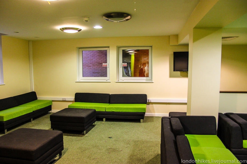 How do students live in London