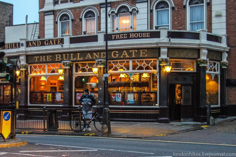 How do students live in London