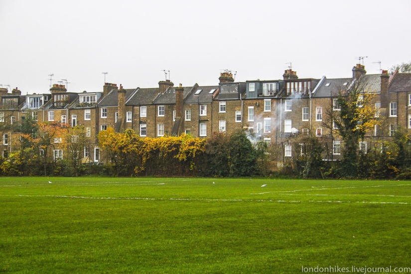 How do students live in London