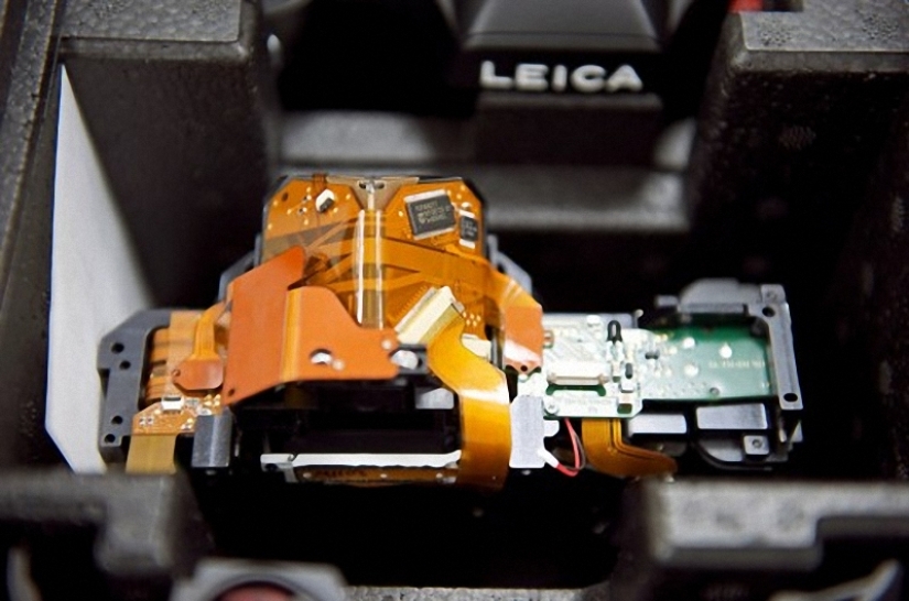 How famous Leica cameras are assembled