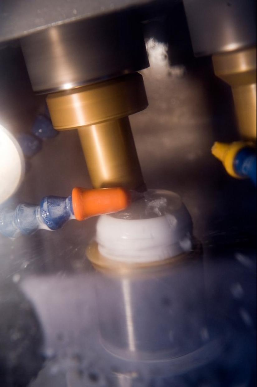 How famous Leica cameras are assembled