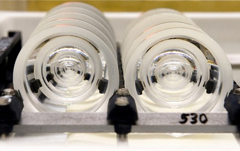 How famous Leica cameras are assembled