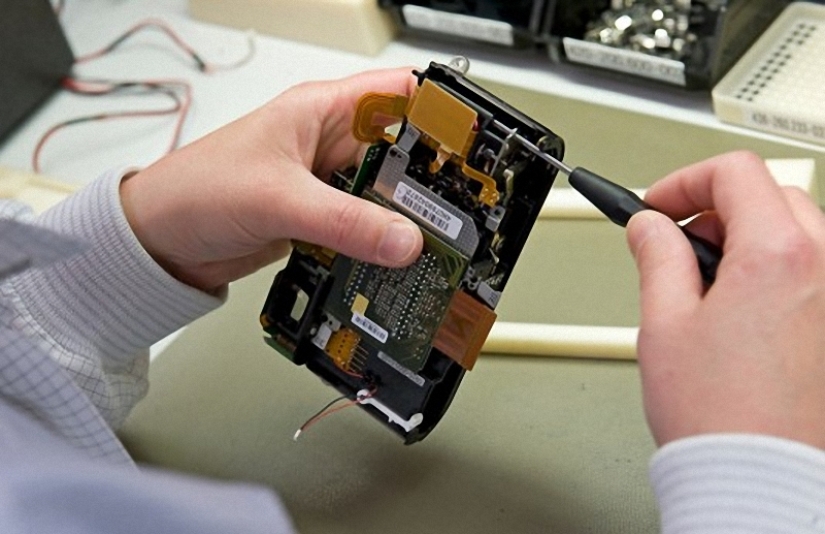 How famous Leica cameras are assembled