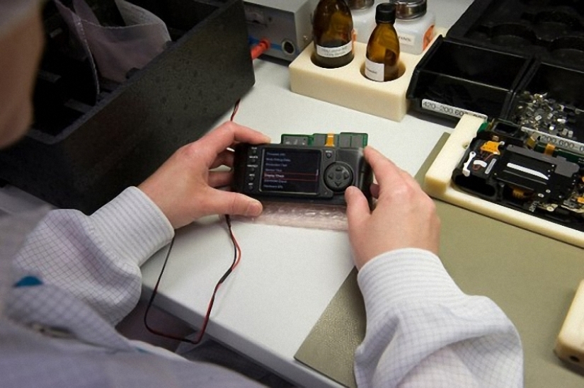 How famous Leica cameras are assembled