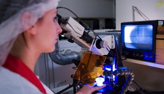 How famous Leica cameras are assembled