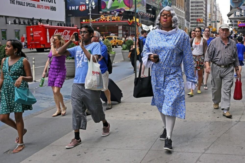 How is daily life in New York