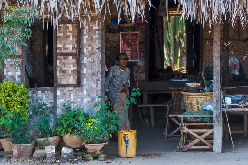 How is life in a wealthy village in Burma?