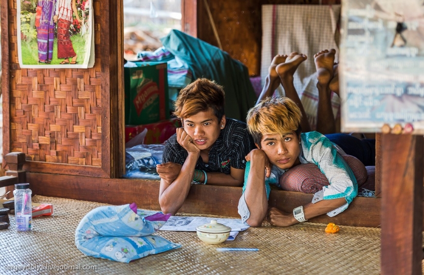 How is life in a wealthy village in Burma?