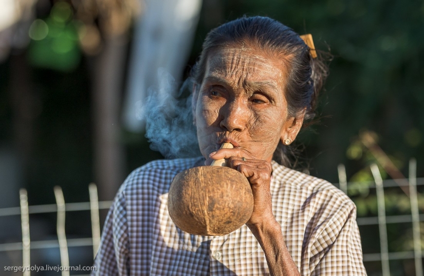 How is life in a wealthy village in Burma?