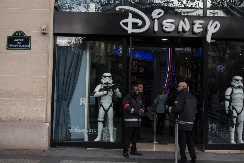 How is life in Paris after the attacks How is life in Paris after the attacks