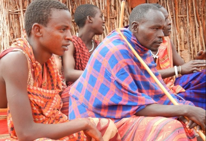 How men in Kenya behave the first month after marriage and why they wear women's clothes