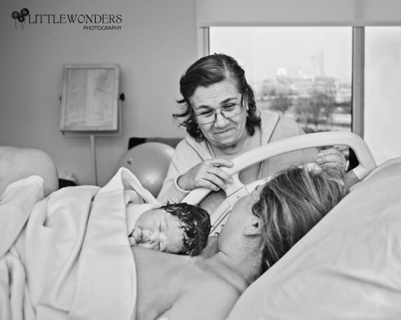 How mothers help their daughters give birth