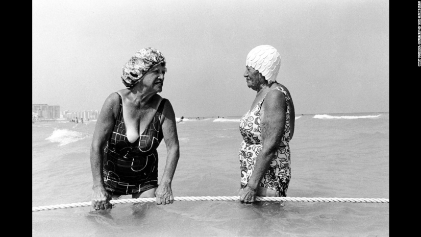 How old people from the Miami Beach Jewish community used to hang out in the early 80s