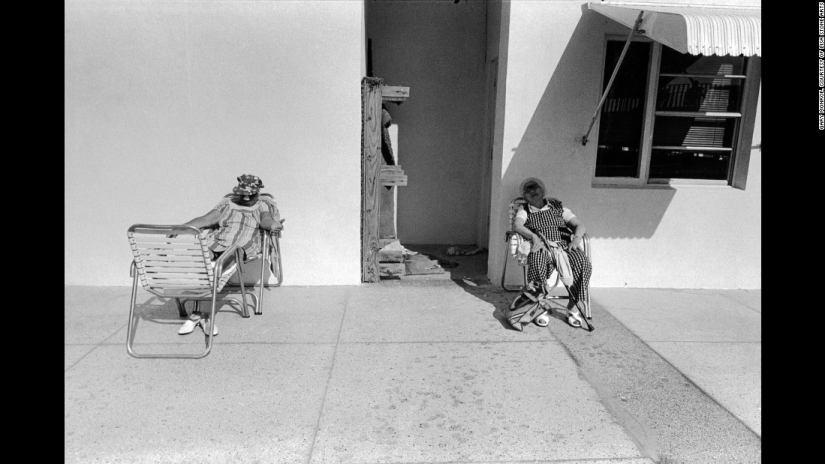 How old people from the Miami Beach Jewish community used to hang out in the early 80s