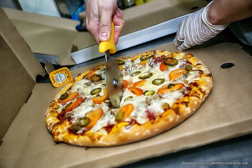 How pizza delivery service works