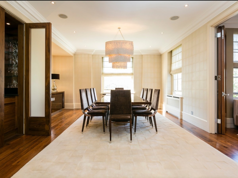 How Russian, Chinese and Malaysian students support the British economy How Russian, Chinese and Malaysian students support the British economy