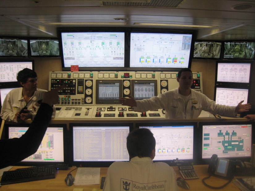How the largest cruise ship in the world works