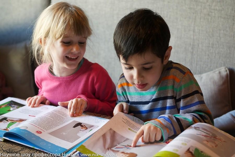 How the "Professor Nicolas Science Show" works