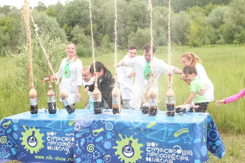 How the "Professor Nicolas Science Show" works