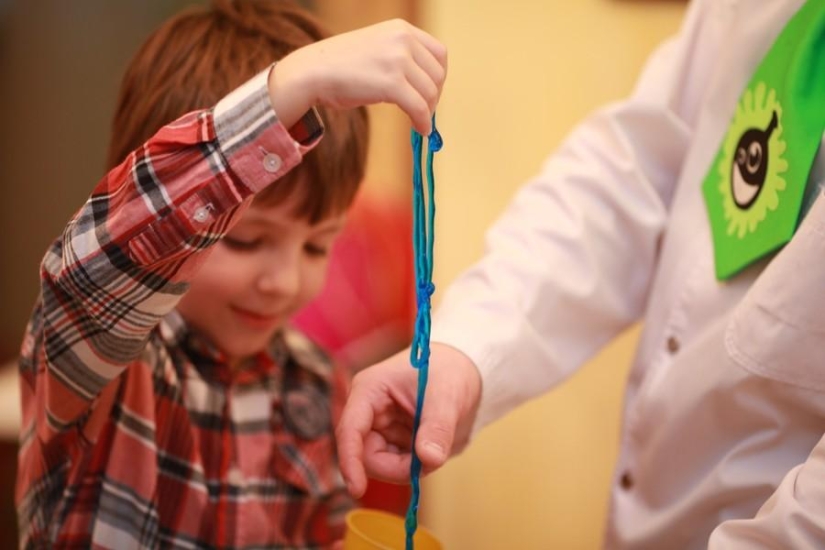 How the "Professor Nicolas Science Show" works