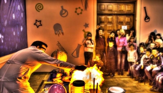 How the "Professor Nicolas Science Show" works