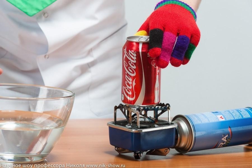 How the "Professor Nicolas Science Show" works