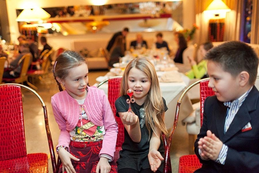 How the "Professor Nicolas Science Show" works