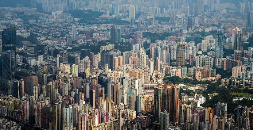 How to find free internet access while traveling