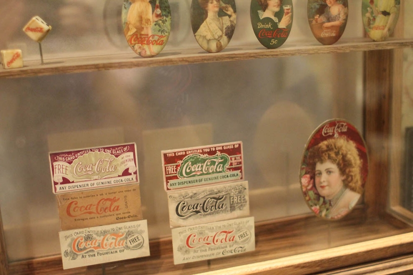 How to learn everything about the most popular drink in the world: a journey into the world of Coca-Cola