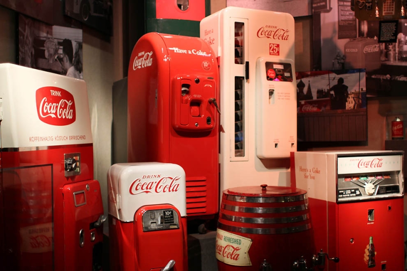 How to learn everything about the most popular drink in the world: a journey into the world of Coca-Cola
