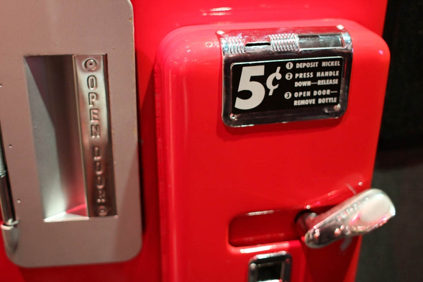 How to learn everything about the most popular drink in the world: a journey into the world of Coca-Cola