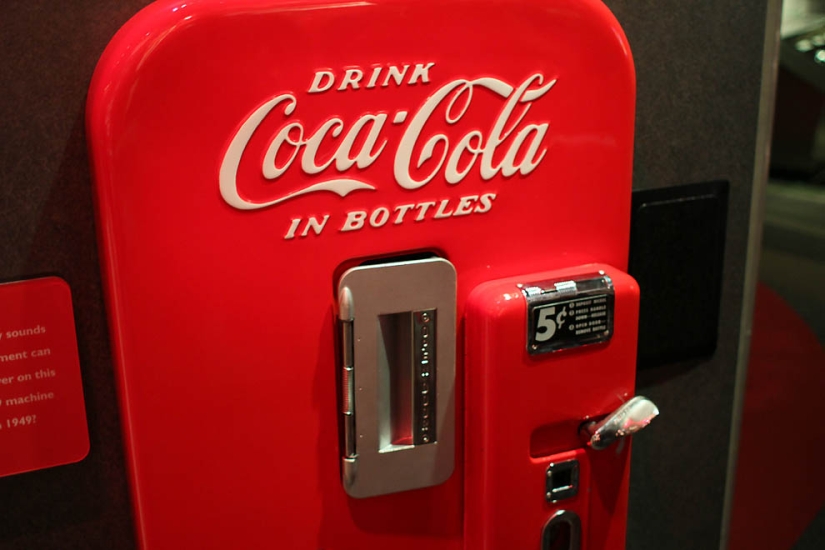 How to learn everything about the most popular drink in the world: a journey into the world of Coca-Cola