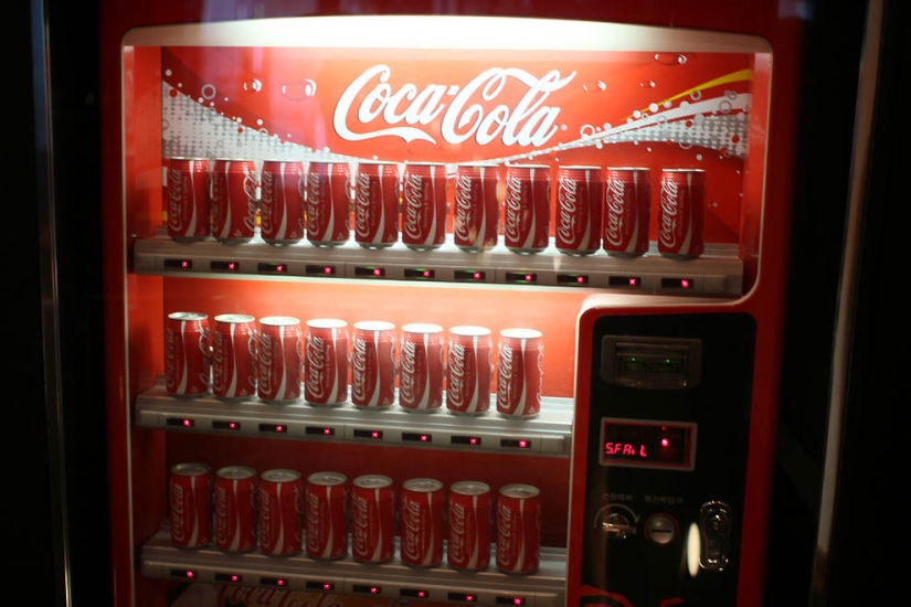 How to learn everything about the most popular drink in the world: a journey into the world of Coca-Cola