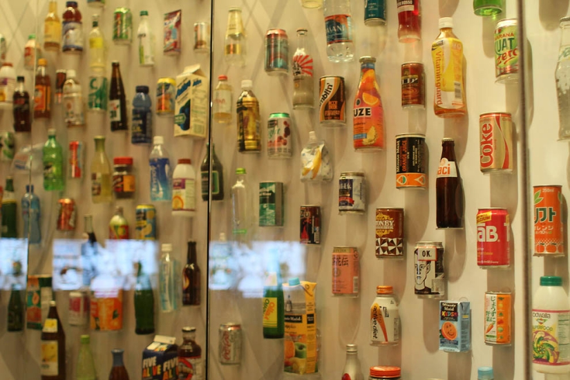 How to learn everything about the most popular drink in the world: a journey into the world of Coca-Cola