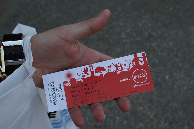 How to learn everything about the most popular drink in the world: a journey into the world of Coca-Cola