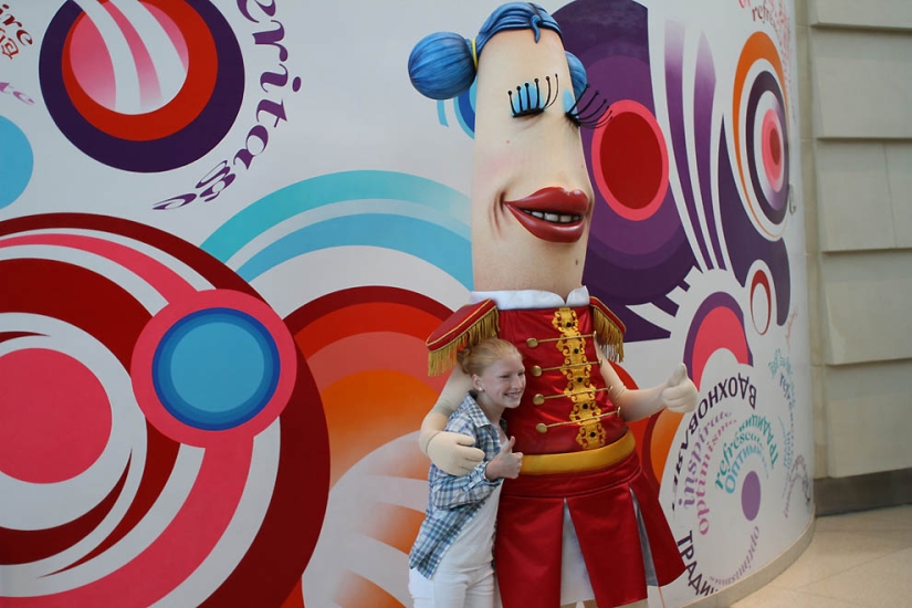 How to learn everything about the most popular drink in the world: a journey into the world of Coca-Cola