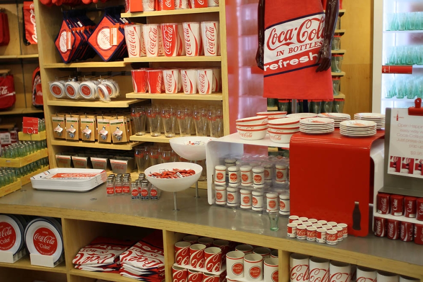 How to learn everything about the most popular drink in the world: a journey into the world of Coca-Cola