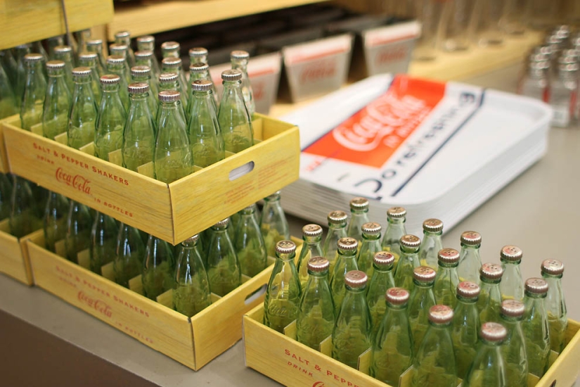 How to learn everything about the most popular drink in the world: a journey into the world of Coca-Cola