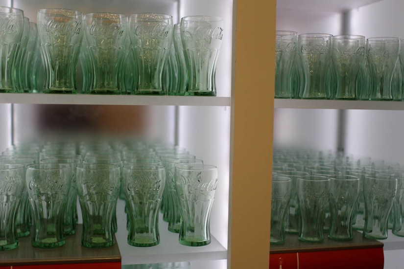 How to learn everything about the most popular drink in the world: a journey into the world of Coca-Cola