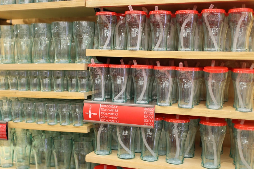 How to learn everything about the most popular drink in the world: a journey into the world of Coca-Cola