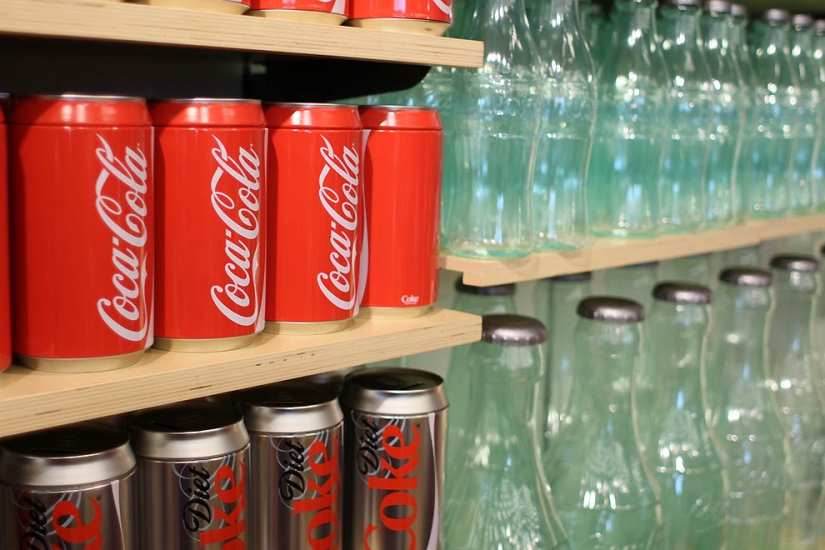 How to learn everything about the most popular drink in the world: a journey into the world of Coca-Cola