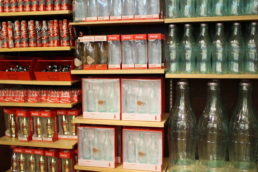 How to learn everything about the most popular drink in the world: a journey into the world of Coca-Cola