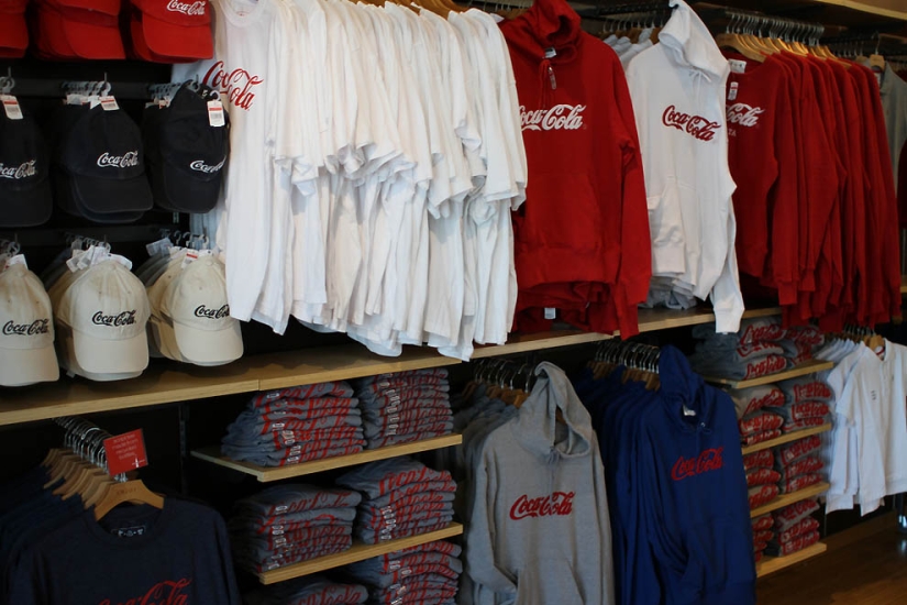 How to learn everything about the most popular drink in the world: a journey into the world of Coca-Cola