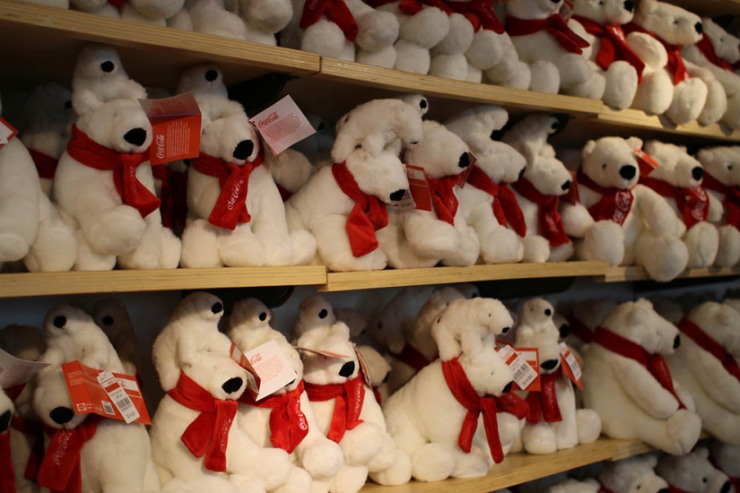 How to learn everything about the most popular drink in the world: a journey into the world of Coca-Cola