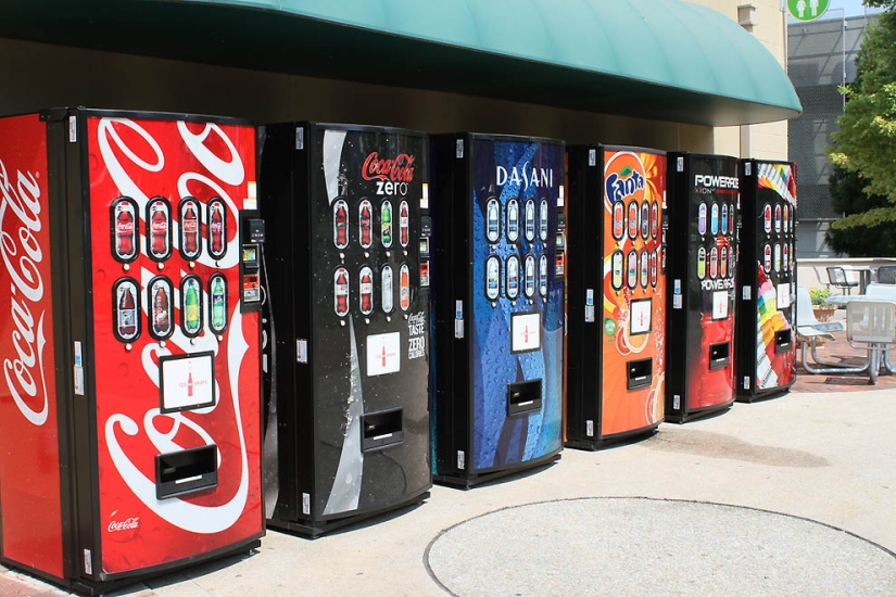 How to learn everything about the most popular drink in the world: a journey into the world of Coca-Cola