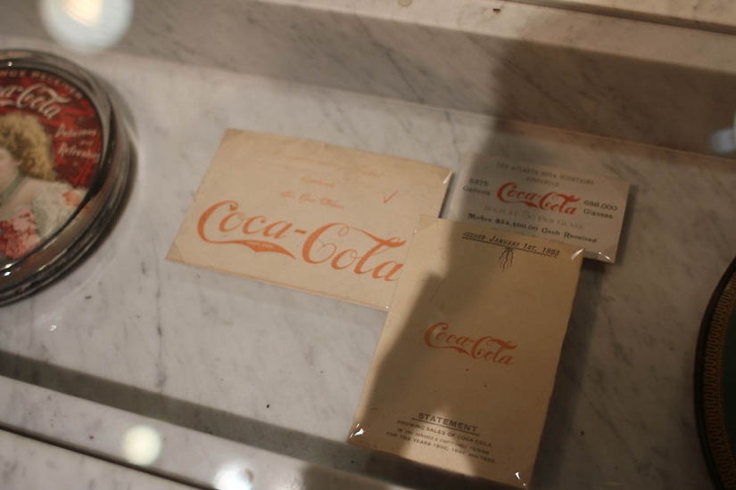 How to learn everything about the most popular drink in the world: a journey into the world of Coca-Cola