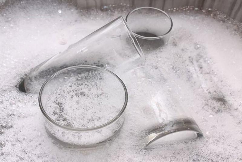 How to save time by washing dishes faster and better How to save time by washing dishes faster and better