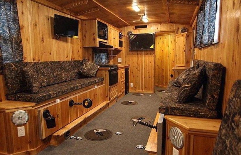 Ice fishing mobile home Ice fishing mobile home