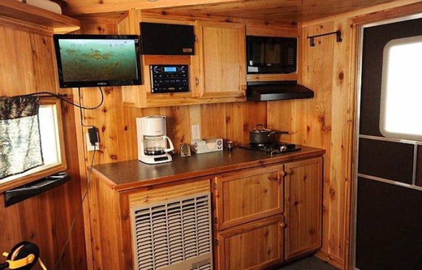 Ice fishing mobile home Ice fishing mobile home